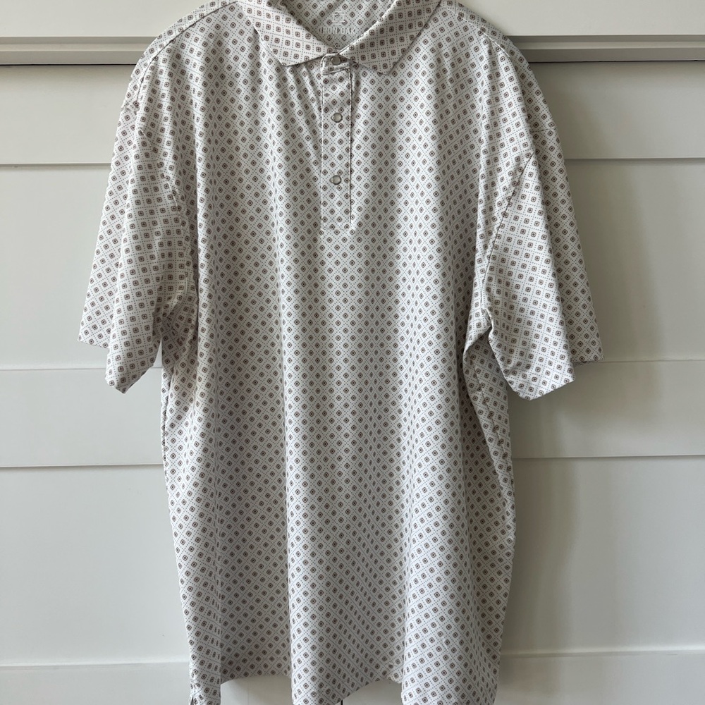 Elegant Men's Polo Shirt - Subtle Pattern in White and Gray